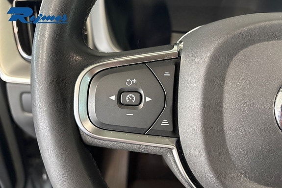Volvo XC60 8 of 28
