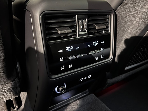 Porsche Cayenne 15 of 15