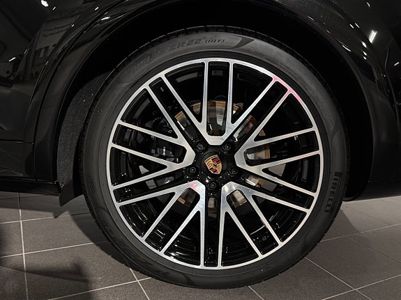 Porsche Cayenne 5 of 15