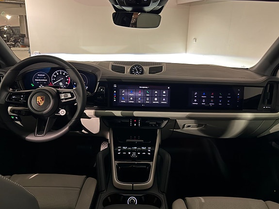 Porsche Cayenne 12 of 15