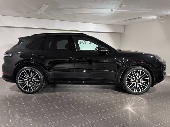 Porsche Cayenne 3 of 15