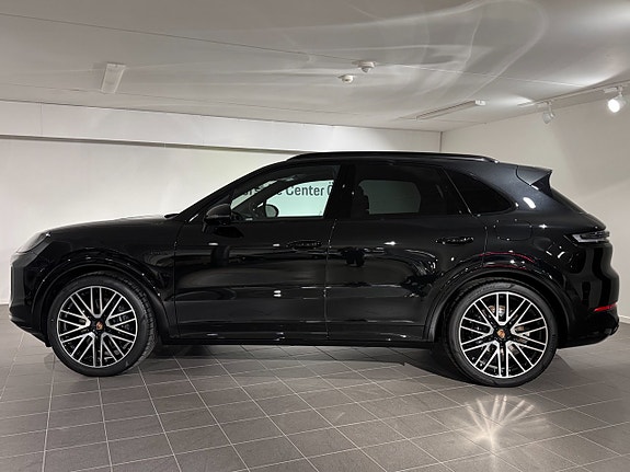 Porsche Cayenne 4 of 15
