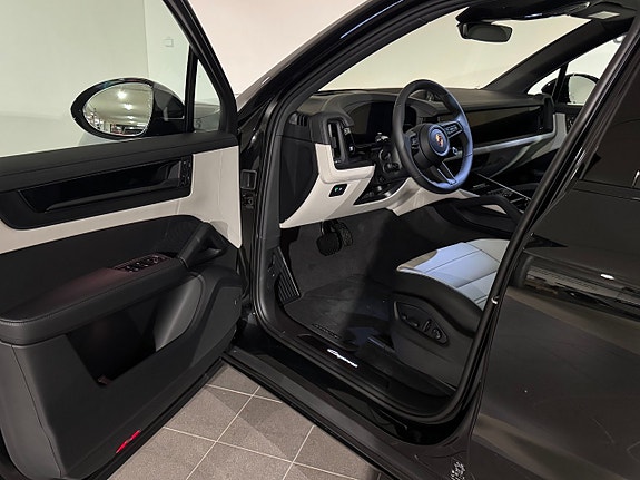Porsche Cayenne 6 of 15