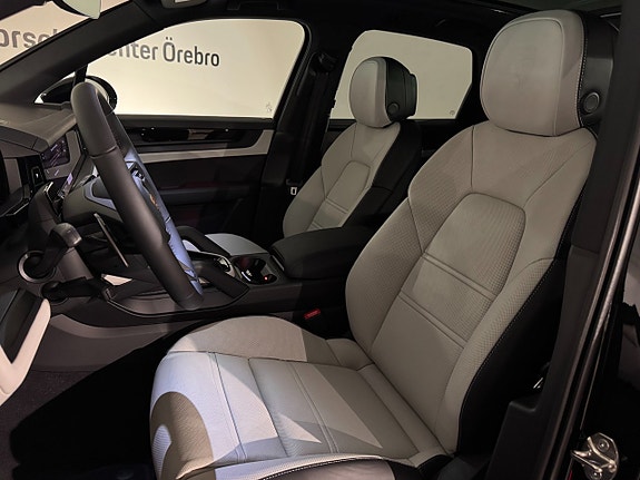 Porsche Cayenne 8 of 15