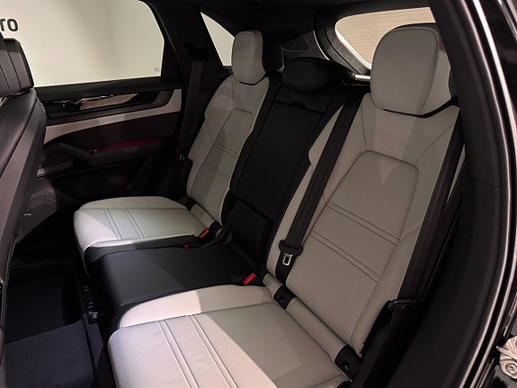 Porsche Cayenne 14 of 15