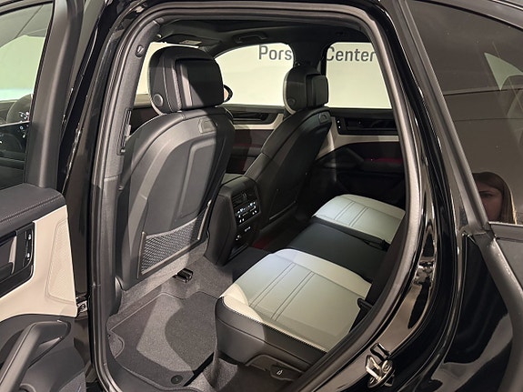 Porsche Cayenne 13 of 15