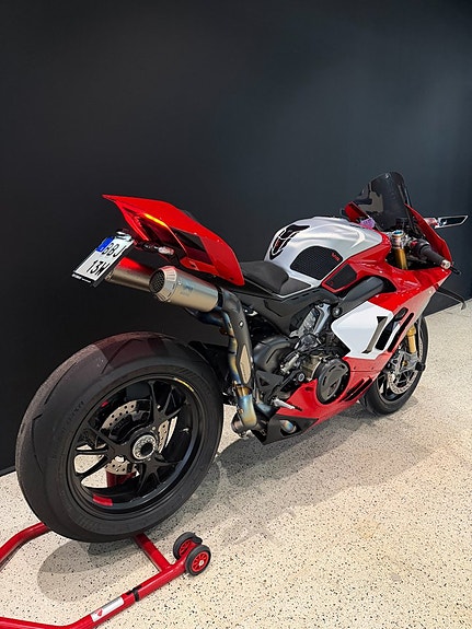 Ducati Panigale V4R I Akrapovic titan helsystem I Carbon I Performance 6 of 12