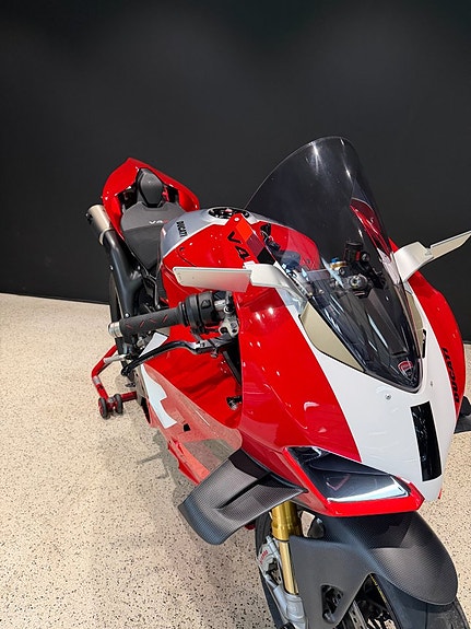 Ducati Panigale V4R I Akrapovic titan helsystem I Carbon I Performance 3 of 12