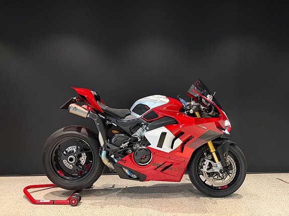 Ducati Panigale V4R I Akrapovic titan helsystem I Carbon I Performance 2 of 12