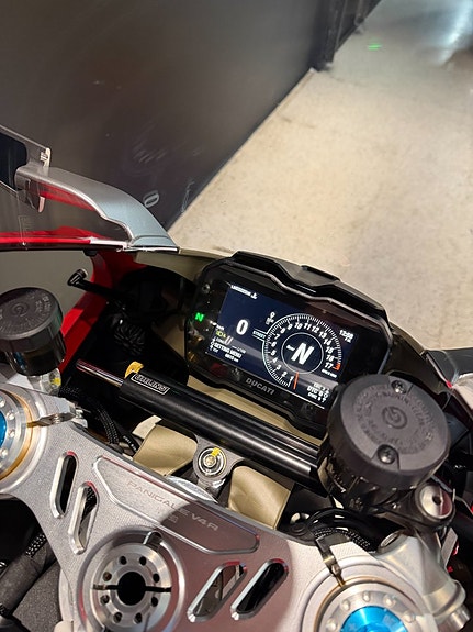 Ducati Panigale V4R I Akrapovic titan helsystem I Carbon I Performance 11 of 12