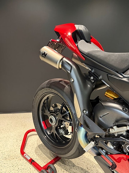 Ducati Panigale V4R I Akrapovic titan helsystem I Carbon I Performance 8 of 12