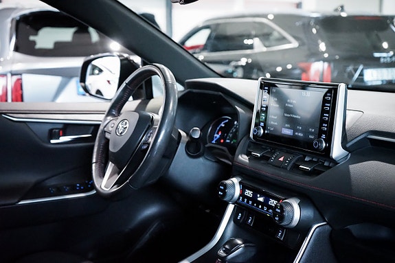 Toyota RAV4 27 of 30