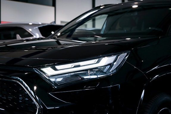 Toyota RAV4 4 of 30