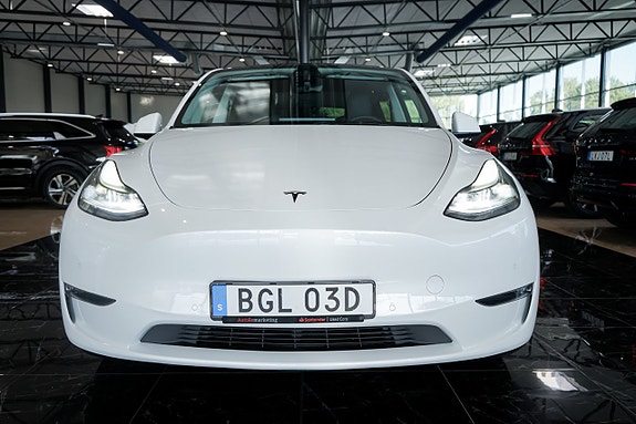 Tesla Model Y 2 of 30