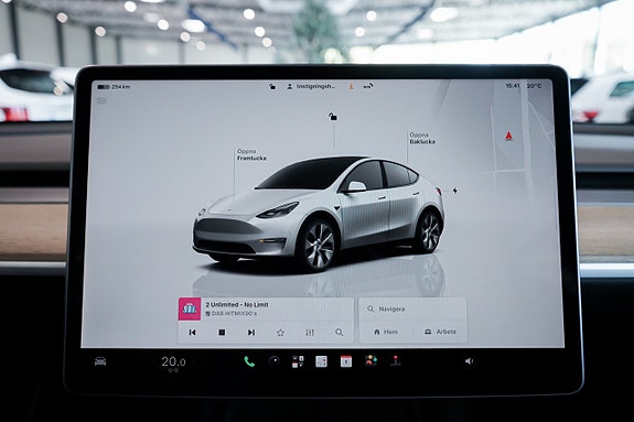 Tesla Model Y 10 of 30