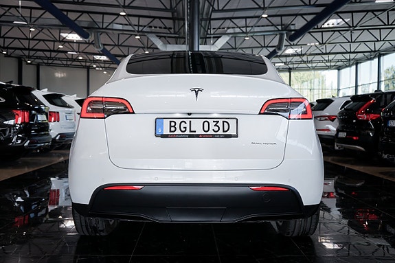 Tesla Model Y 6 of 30