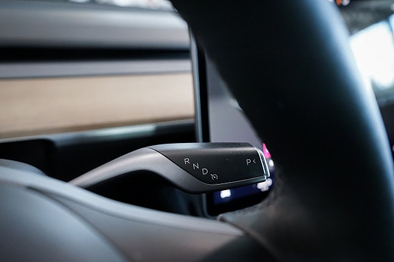 Tesla Model Y 23 of 30