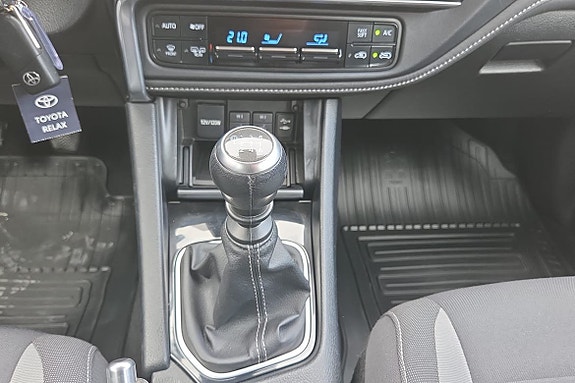 Toyota Auris 20 of 20