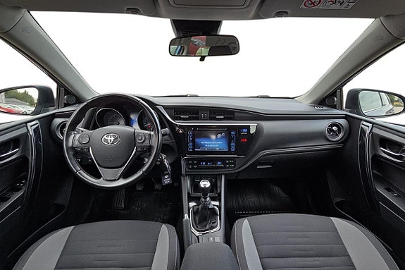 Toyota Auris 8 of 20
