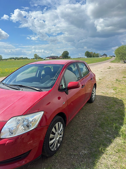 Toyota Auris 2 of 8