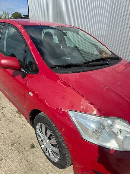 Toyota Auris 7 of 8