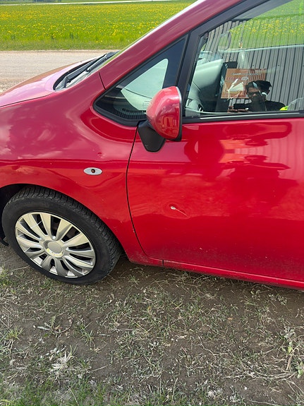 Toyota Auris 5 of 8