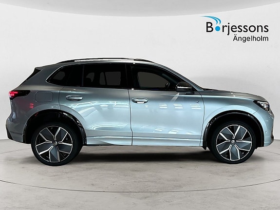 Volkswagen Tiguan 2 of 8