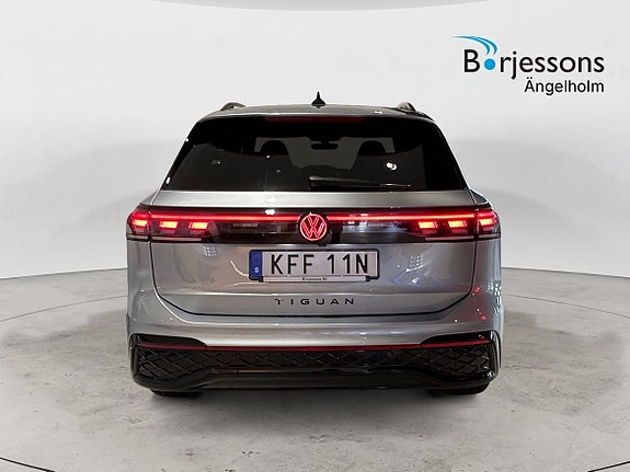 Volkswagen Tiguan 3 of 8