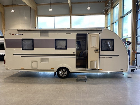 Adria Adora 573 PT Barnkammare/Dubbelsäng/Stora kylen 3 of 26