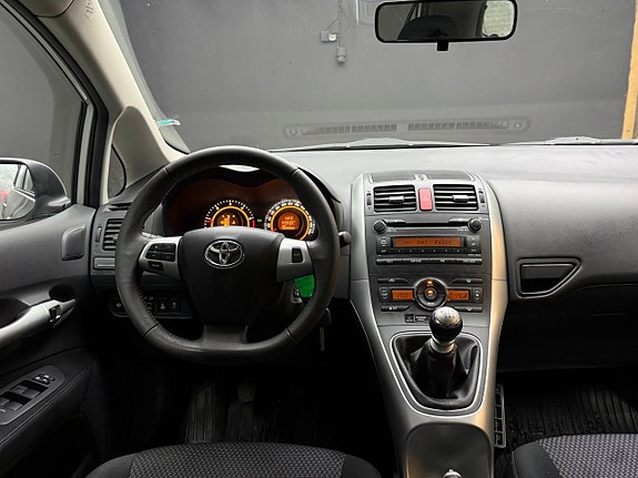 Toyota Auris 10 of 14