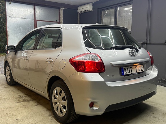 Toyota Auris 3 of 14
