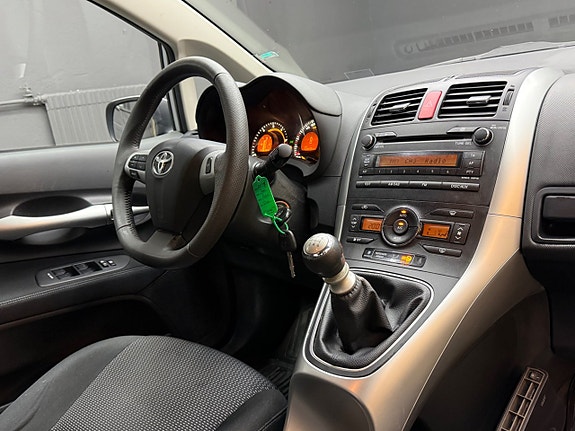 Toyota Auris 9 of 14
