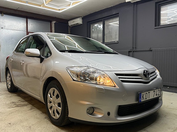 Toyota Auris 6 of 14