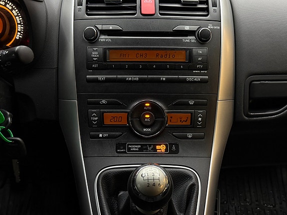 Toyota Auris 13 of 14