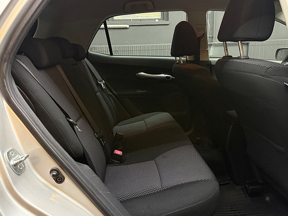 Toyota Auris 8 of 14
