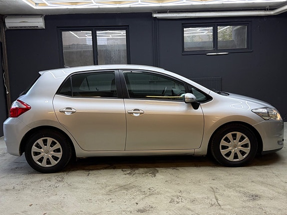 Toyota Auris 5 of 14
