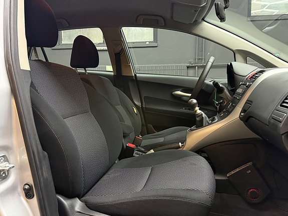 Toyota Auris 7 of 14