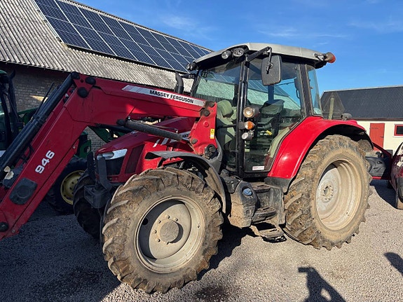 Massey Ferguson 5712SL med lastare 2 of 7