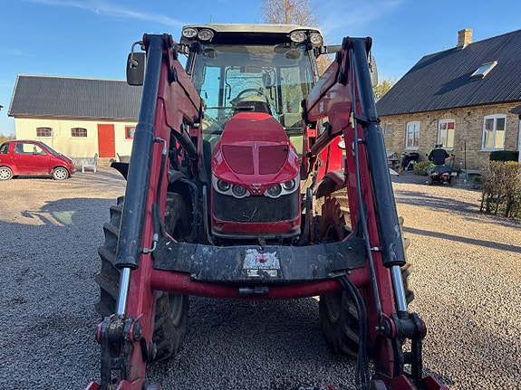Massey Ferguson 5712SL med lastare 5 of 7