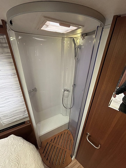 LMC Breezer H737 Blackline - Queenbed - Alde - Dragkrok 1900kg - Taksäng - 19 of 25