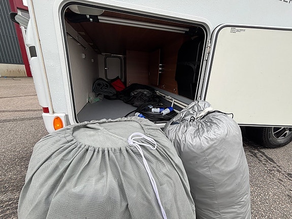 LMC Breezer H737 Blackline - Queenbed - Alde - Dragkrok 1900kg - Taksäng - 8 of 25