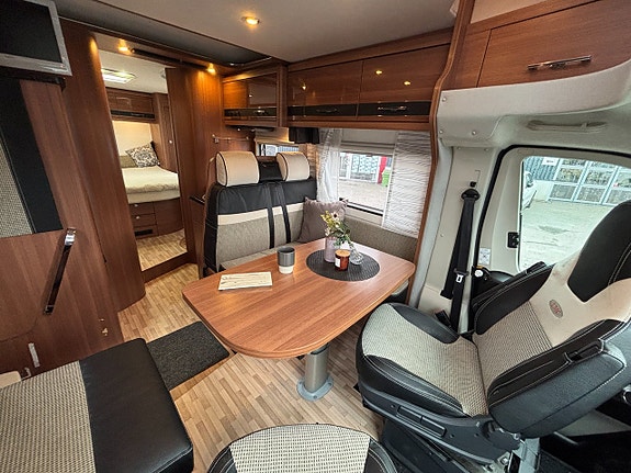 LMC Breezer H737 Blackline - Queenbed - Alde - Dragkrok 1900kg - Taksäng - 12 of 25