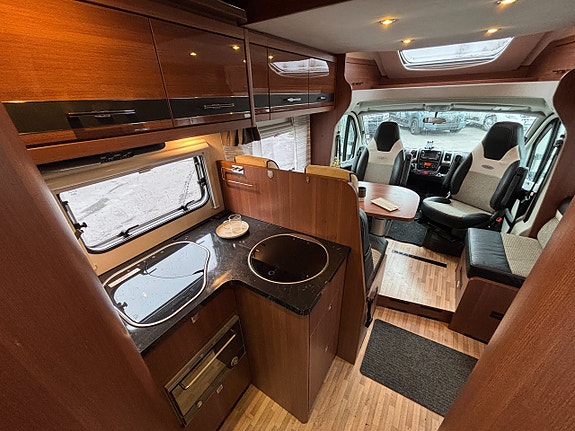 LMC Breezer H737 Blackline - Queenbed - Alde - Dragkrok 1900kg - Taksäng - 22 of 25
