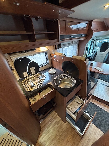 LMC Breezer H737 Blackline - Queenbed - Alde - Dragkrok 1900kg - Taksäng - 23 of 25