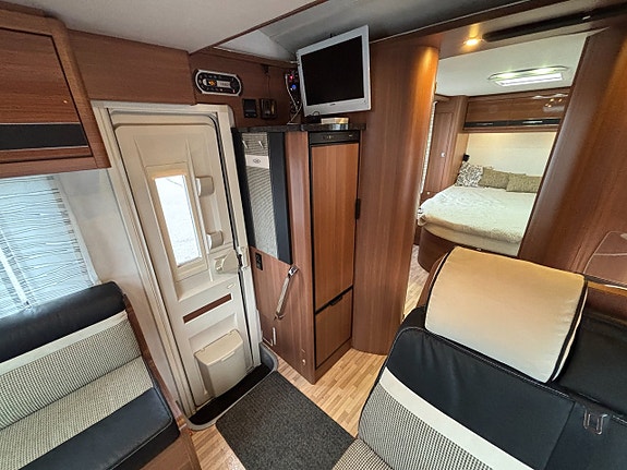 LMC Breezer H737 Blackline - Queenbed - Alde - Dragkrok 1900kg - Taksäng - 15 of 25
