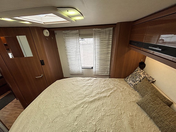 LMC Breezer H737 Blackline - Queenbed - Alde - Dragkrok 1900kg - Taksäng - 18 of 25