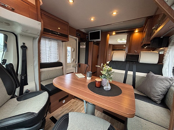 LMC Breezer H737 Blackline - Queenbed - Alde - Dragkrok 1900kg - Taksäng - 13 of 25