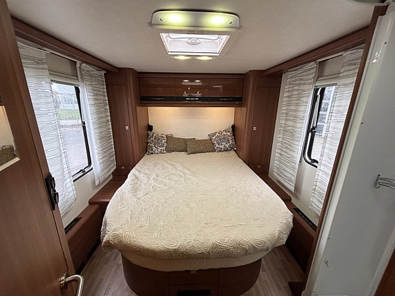LMC Breezer H737 Blackline - Queenbed - Alde - Dragkrok 1900kg - Taksäng - 16 of 25