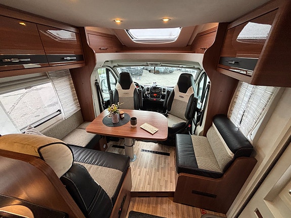 LMC Breezer H737 Blackline - Queenbed - Alde - Dragkrok 1900kg - Taksäng - 14 of 25