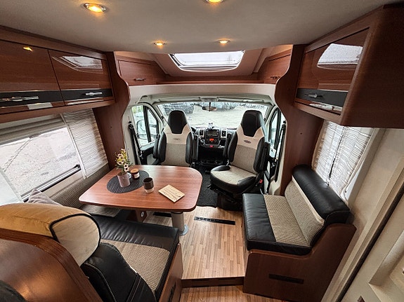LMC Breezer H737 Blackline - Queenbed - Alde - Dragkrok 1900kg - Taksäng - 24 of 25
